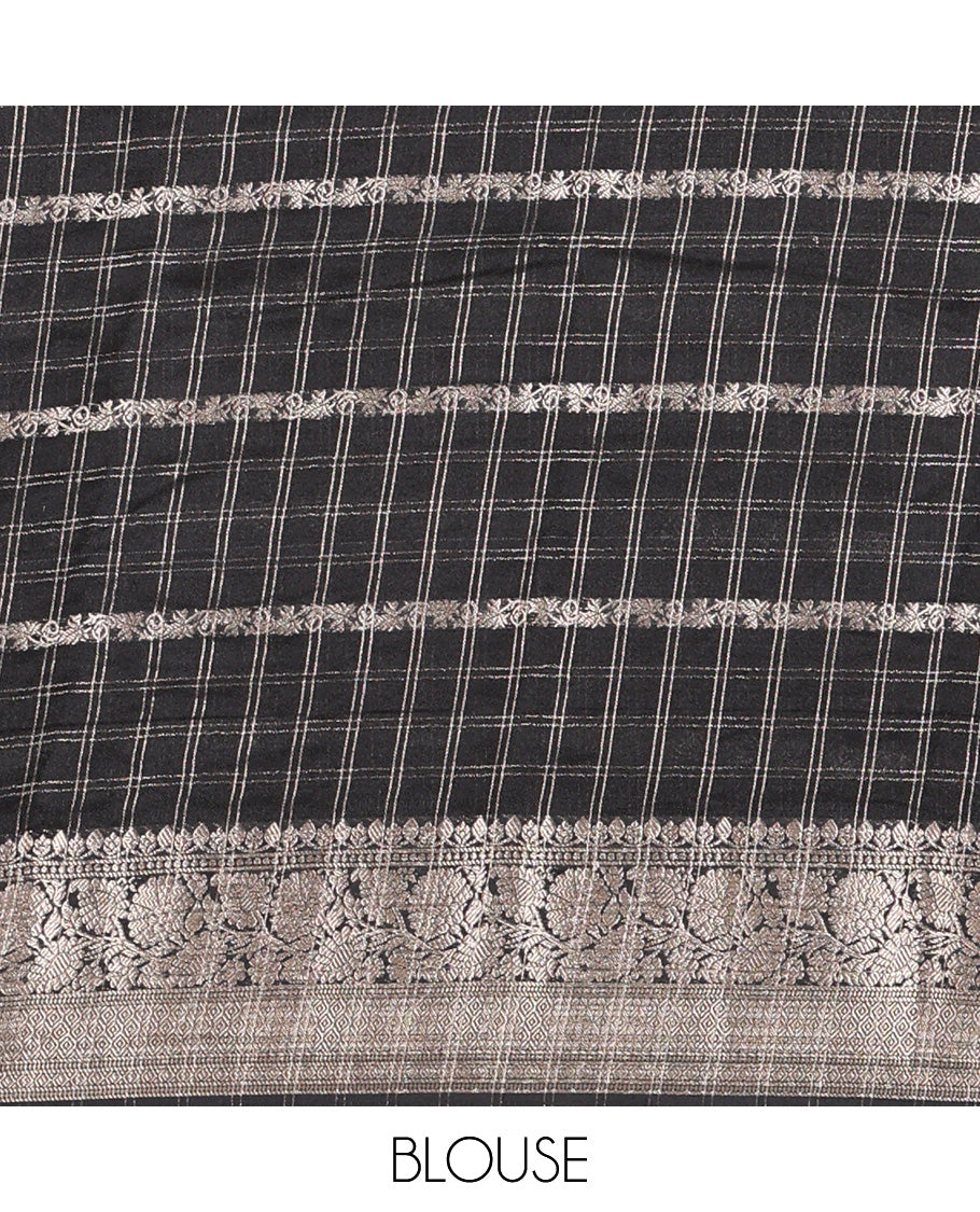 Off-White Fancy Georgette Saree, Featuring Zari Designs, Complemented by a Contrast Ganga-Jamuna Zari Temple Border of Traditional Designs, Pallu of Paisleys, and Paired with a Contrast Blouse