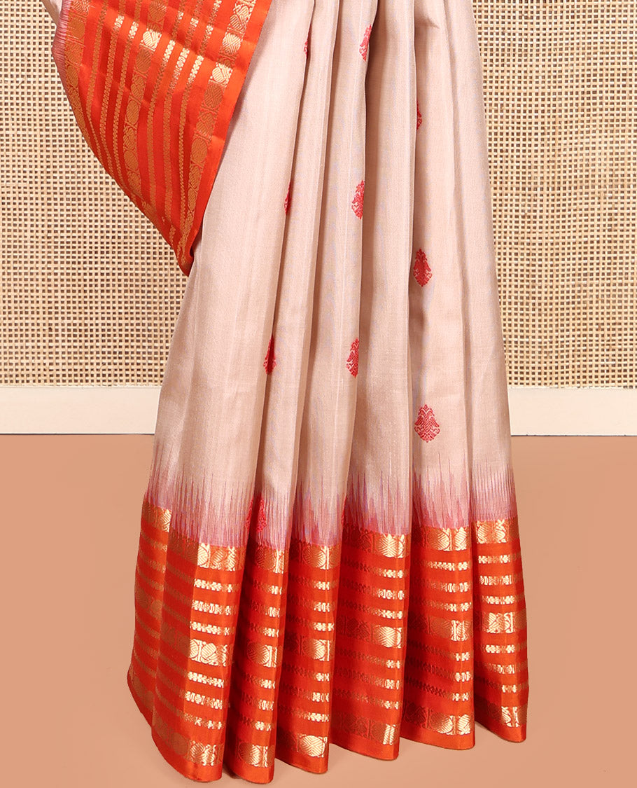 Beige Kanchipuram Silk Saree, Woven with Iruthalai Pakshi Buttas, Complemented by a Contrast Border of Mayil, Poun, Muthu, and Kathir Designs, Intricate Pallu, and a Contrast Blouse