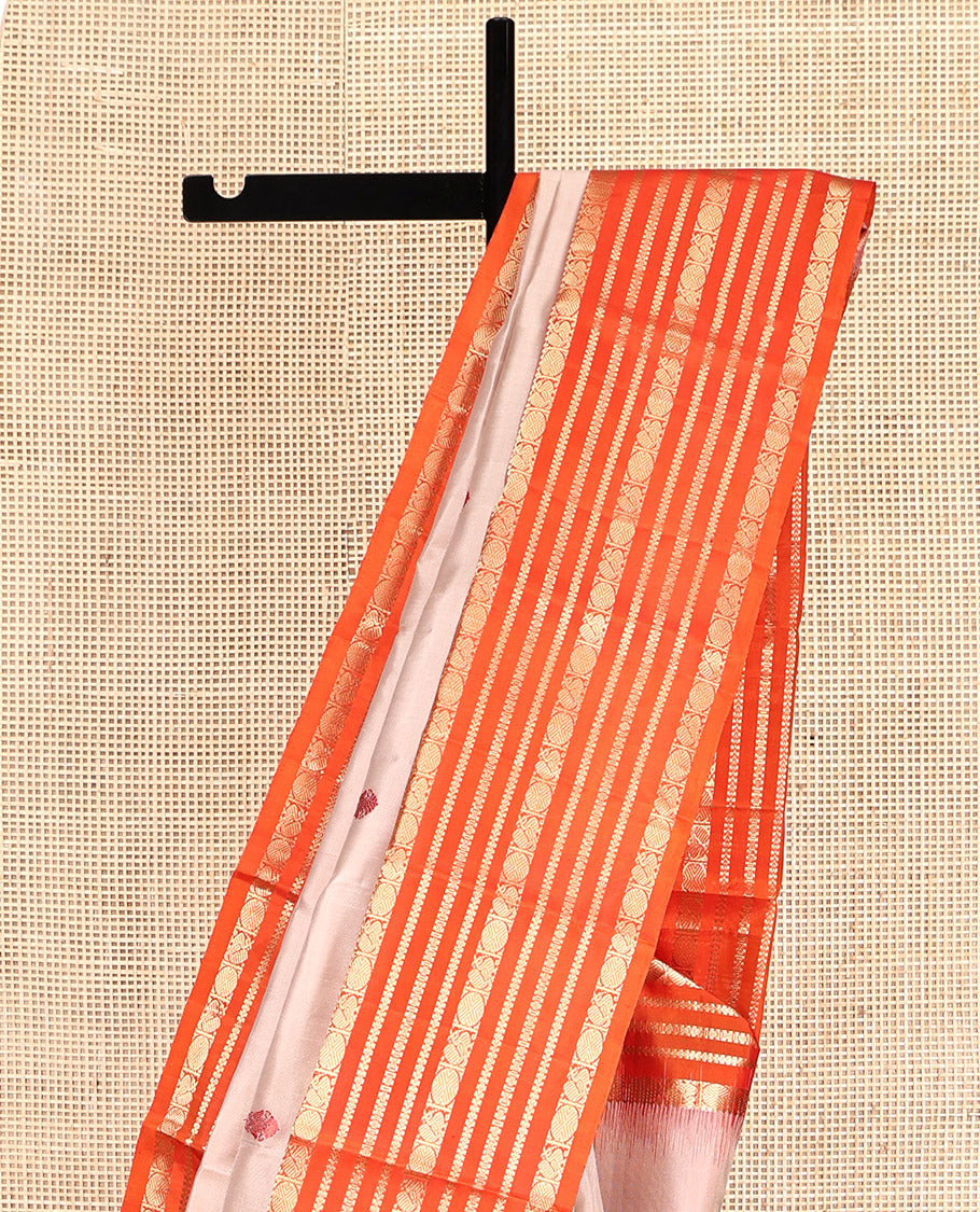 Beige Kanchipuram Silk Saree, Woven with Iruthalai Pakshi Buttas, Complemented by a Contrast Border of Mayil, Poun, Muthu, and Kathir Designs, Intricate Pallu, and a Contrast Blouse