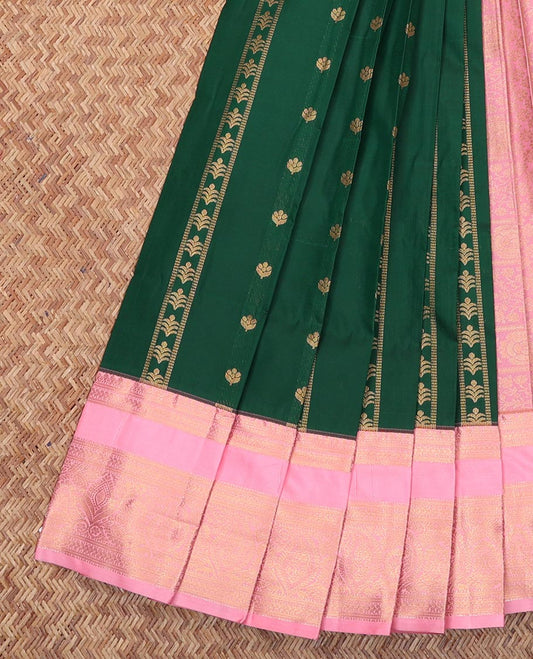 Green Budget Silk Saree, Woven with Zari Designs All Over Its Body, Complemented by a Contrast Varisai Traditional Zari Design Border, Grand Jaal Pallu, and Paired with a Contrast Blouse