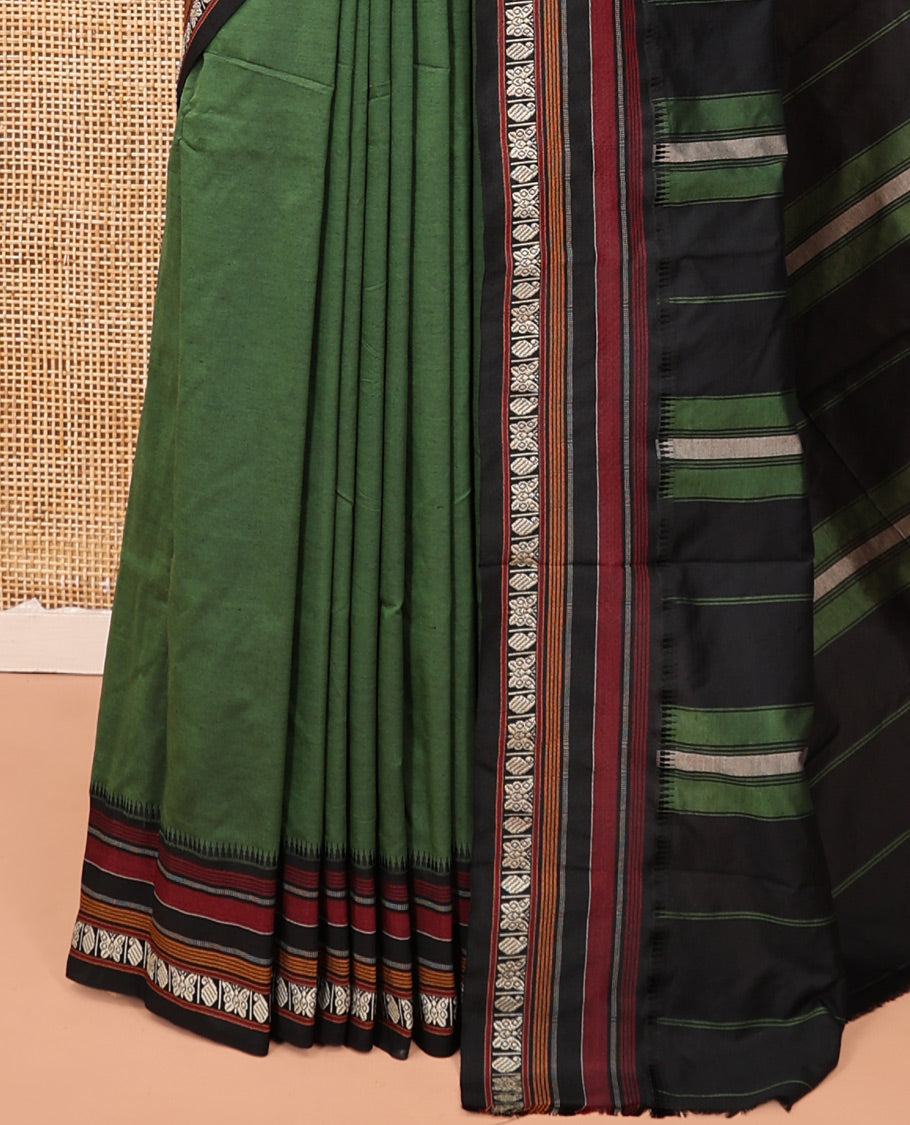 Green Plain Narayanpet Cotton Saree, Complemented by a Contrast Traditional Thread Border, Pallu Steeped with Stripes, and a Matching Blouse