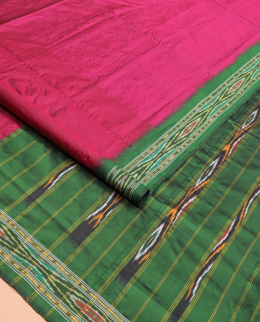 Magenta Plain Ikkat Silk Saree with a Contrast Green Border Complemented by a Hazy Ikkat Weave, Featuring a Pallu Flanked by Stripes and Ikkat Texture