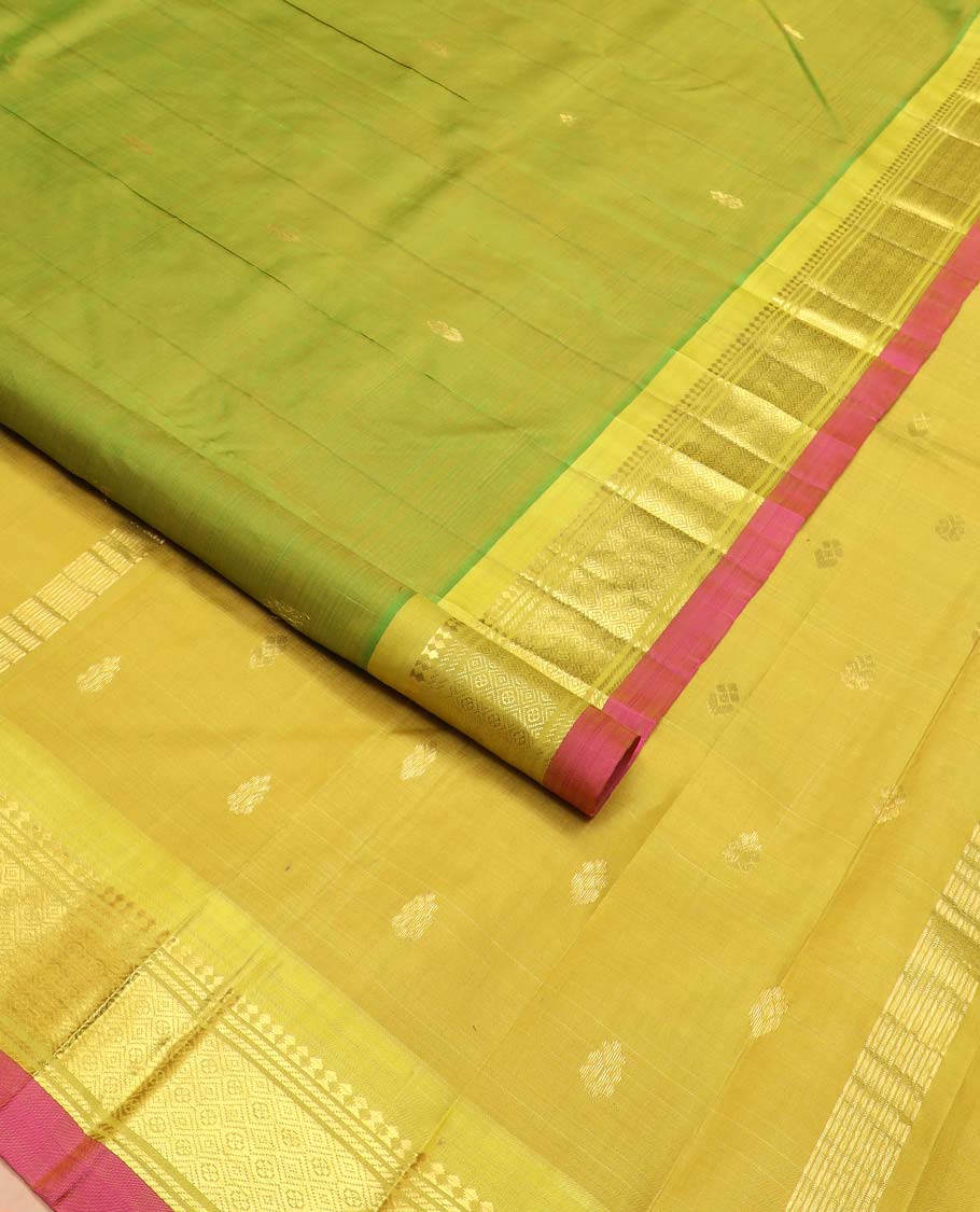 Green zari buttas Kanchipuram silk saree, contrast one-sided border of paneer sombu, banaras, and jaal designs, and zari design pallu