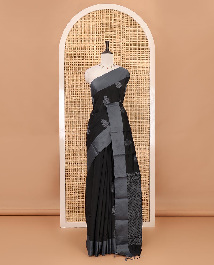 Black butta silk cotton , contrast bawanchi border & thread weaving rich pallu with tussels