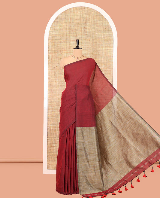 Borderless Maroon Plain Khadi Mul Cotton Saree, a Contrast Heathered Pallu, and a Matching Blouse