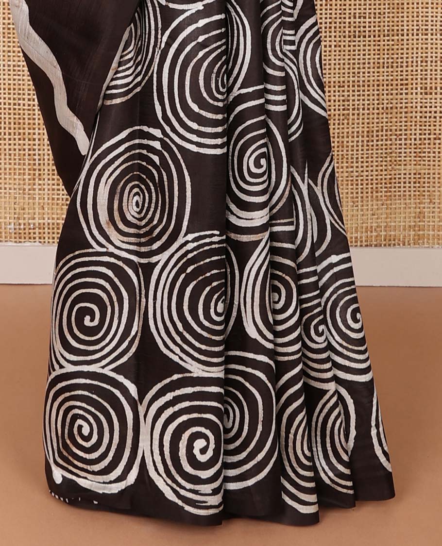 Borderless brown printed silk saree with painting-style triangle, spiral, floral & kathak motifs