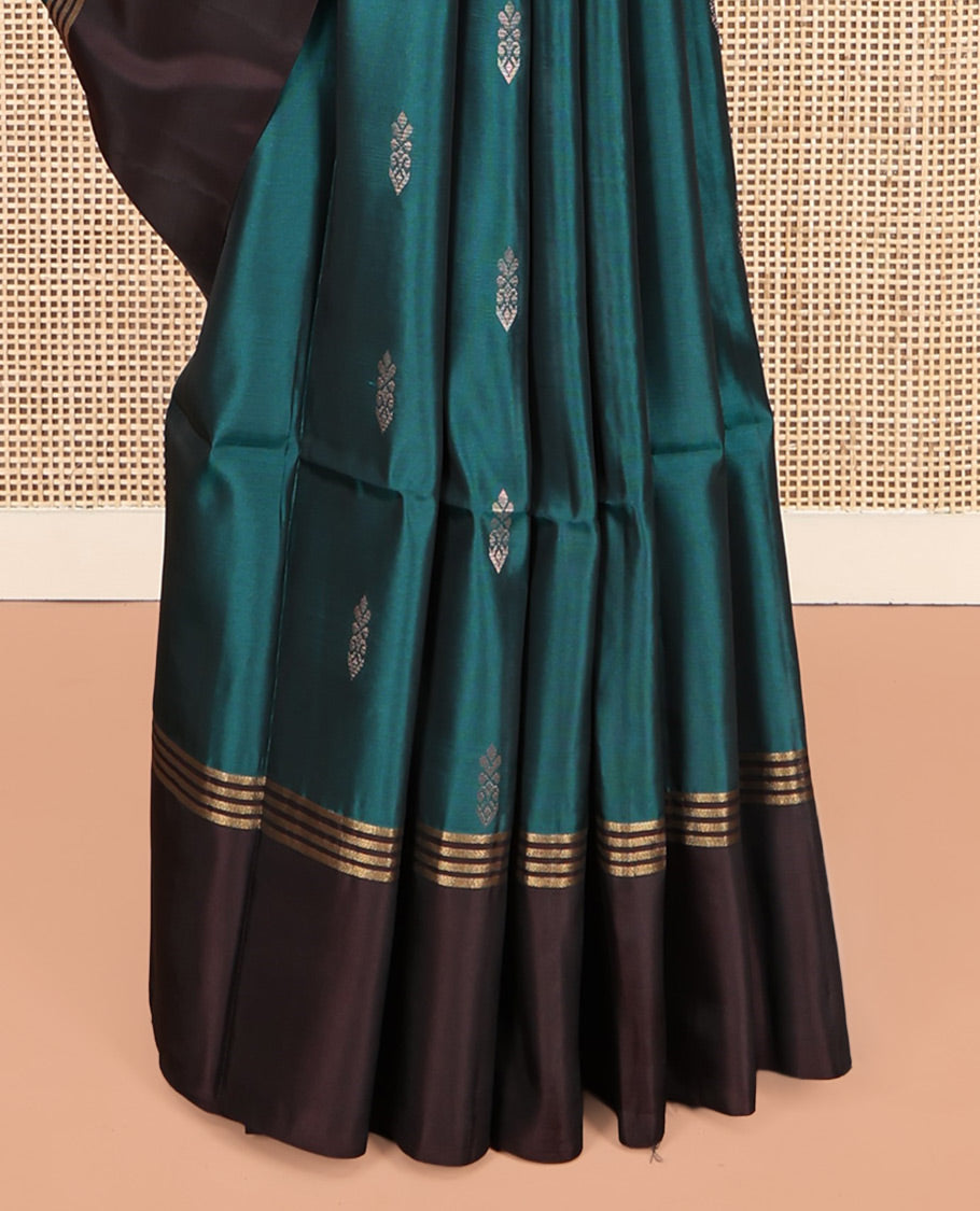 Blue Uppada Silk Saree, Finely Crafted with Zari Buttas, a Contrast Border, Grand Pallu, and a Contrast Blouse