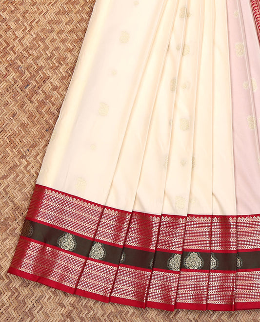 Cream Budget Silk Saree, Enthralled with Zari Buttas on Its Body, Complemented by a Contrast Traditional Zari Design Border, Pallu of Geometric Designs, and Paired with a Contrast Blouse