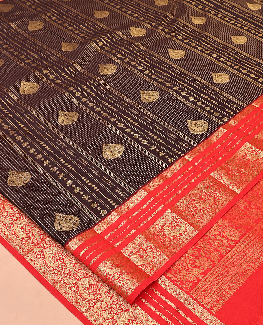 Coffee Brown and Red Budget Silk Saree, Enriched with Zari Buttas and Vaira Oosai Designs On Its Body, Complemented by Contrast Traditional Zari Designs Woven Border, Grand Pallu and Paired with a Contrast Blouse