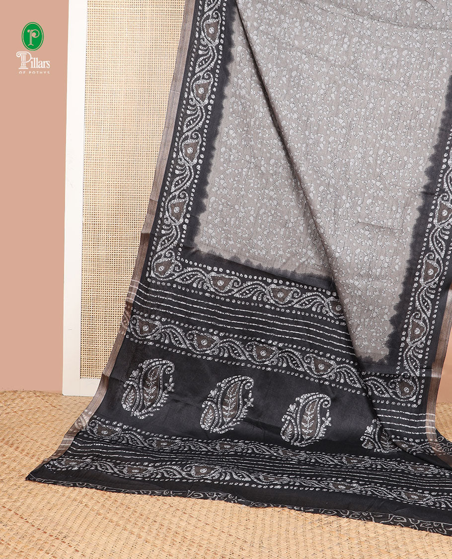 Grey  pathick print kicha khathi silk saree with contrast pathick print border & pathick print pallu along with printed blouse