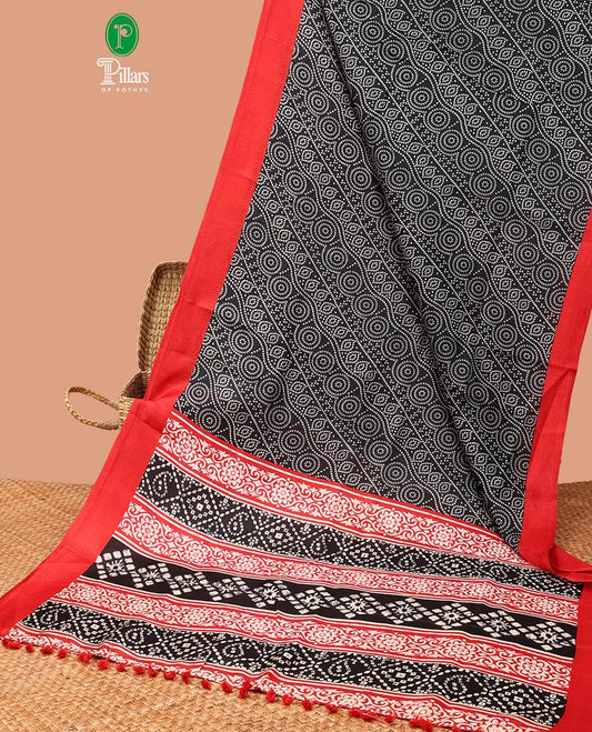 Black bandhni design khadhi cotton saree with contrast border & contrast blouse