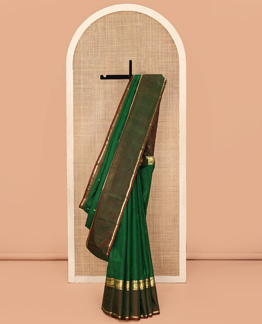 Green Plain Kanchipuram Silk Saree, Complemented by a Contrast Rettai Pettu Border of Manga, Neli, Banaras, and Meen Designs, Pallu of Zari Designs, and Paired with a Contrast Blouse