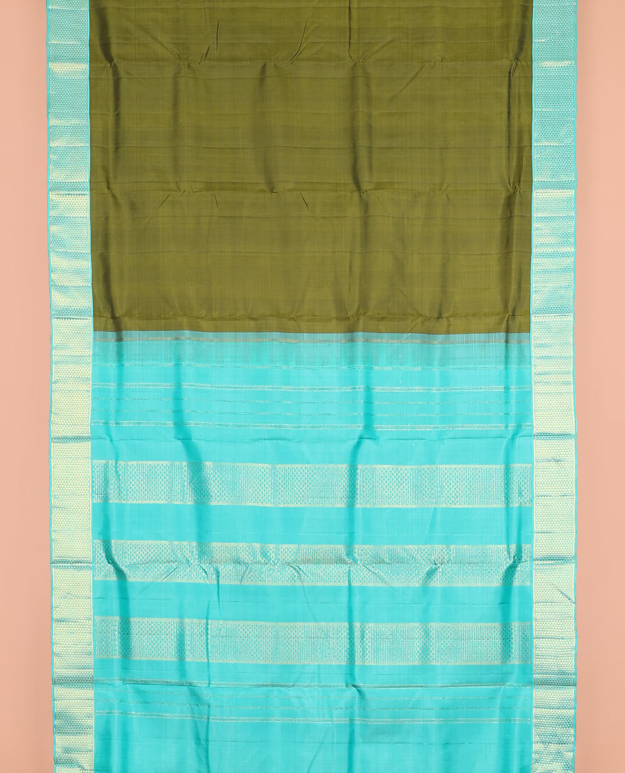 Green plain nine-yard silk saree, contrast ara maadam designs border, and pallu of ara maadam designs