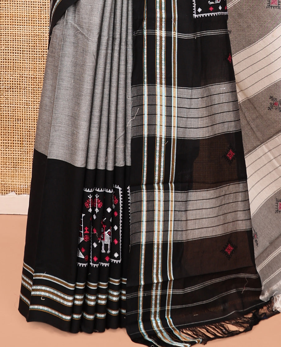 Grey Plain Narayanpet Cotton Saree, Complemented by a Contrast Ganga-Jamuna Thread Border, Pallu of Stripes and Buttas, and a Matching Blouse