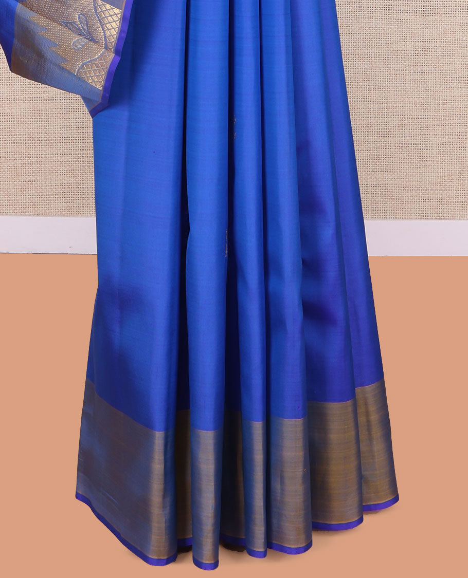 Blue Kanchipuram Silk Saree, Woven with Buttas, Complemented by a Contrast Thazampoo Rekku Border, Grand Floral Pallu, and Contrast Blouse