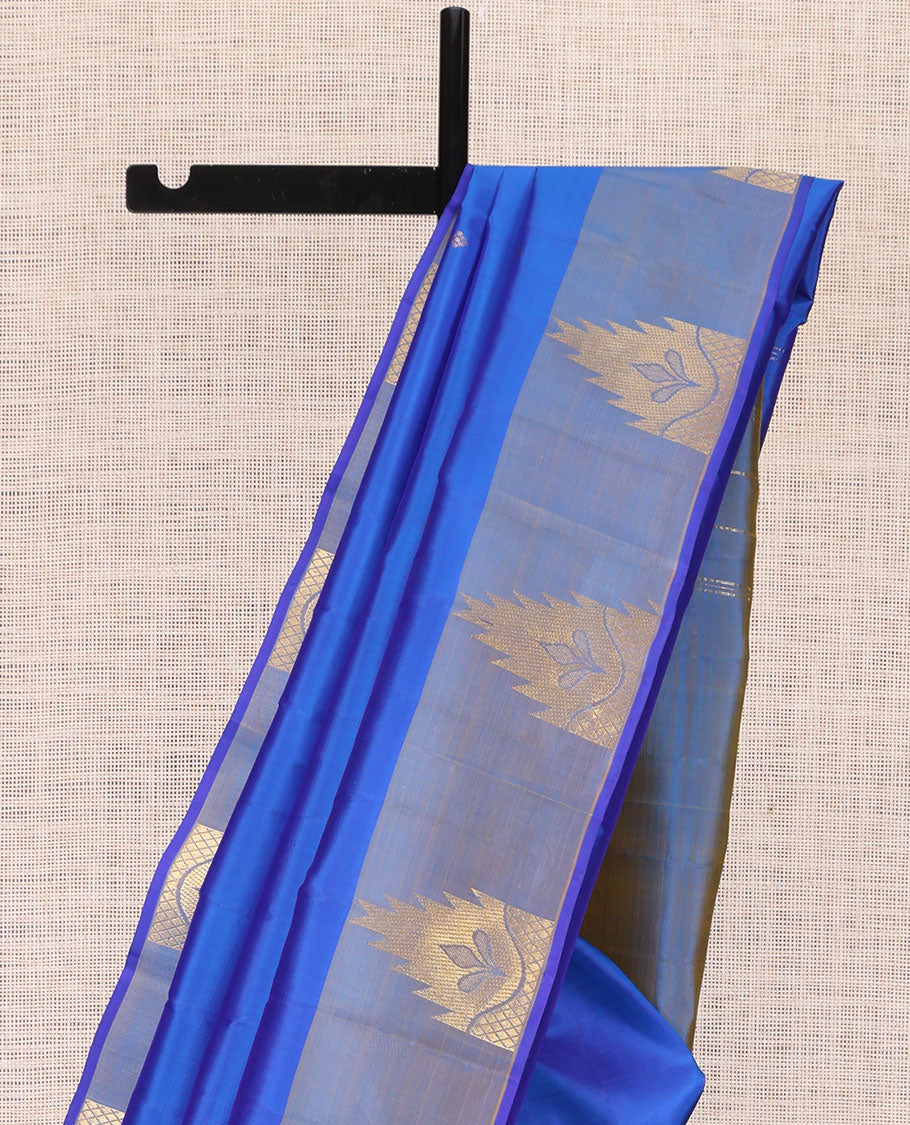 Blue Kanchipuram Silk Saree, Woven with Buttas, Complemented by a Contrast Thazampoo Rekku Border, Grand Floral Pallu, and Contrast Blouse