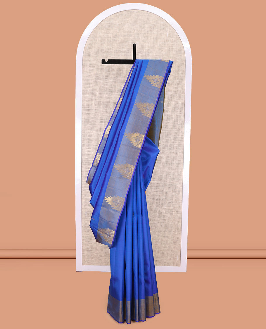Blue Kanchipuram Silk Saree, Woven with Buttas, Complemented by a Contrast Thazampoo Rekku Border, Grand Floral Pallu, and Contrast Blouse