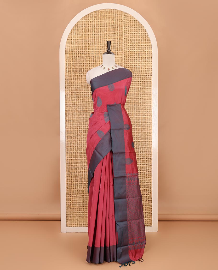 Pink butta silk cotton , contrast bawanchi border & thread weaving rich pallu with tussels