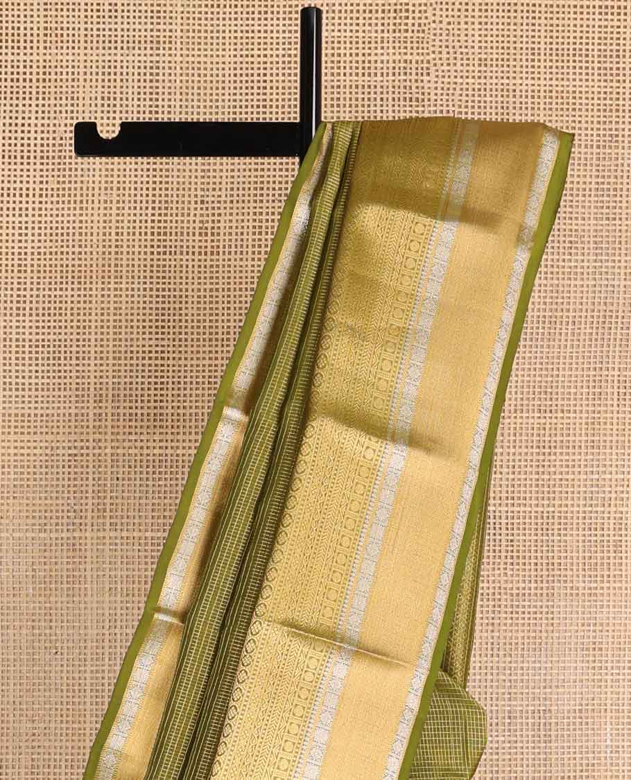 Green checked vasundhara elite silk saree with contrast traditinal zari design border & jaal design pallu