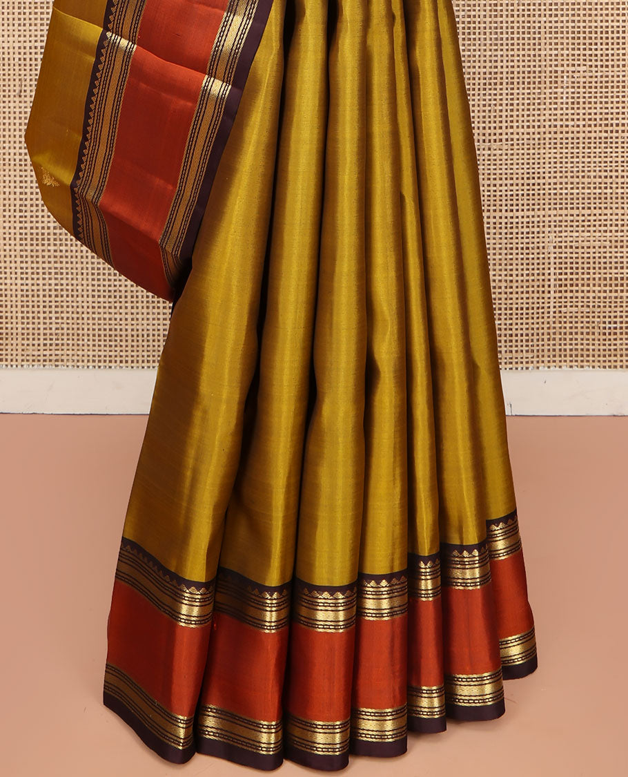 Green Vasundhara Silk Saree, Detailed with Zari Buttas All Over Its Body, Complemented by a Contrast Rettai Pettu Border of Traditional Designs, Grand Jaal Pallu, and Paired with a Contrast Blouse
