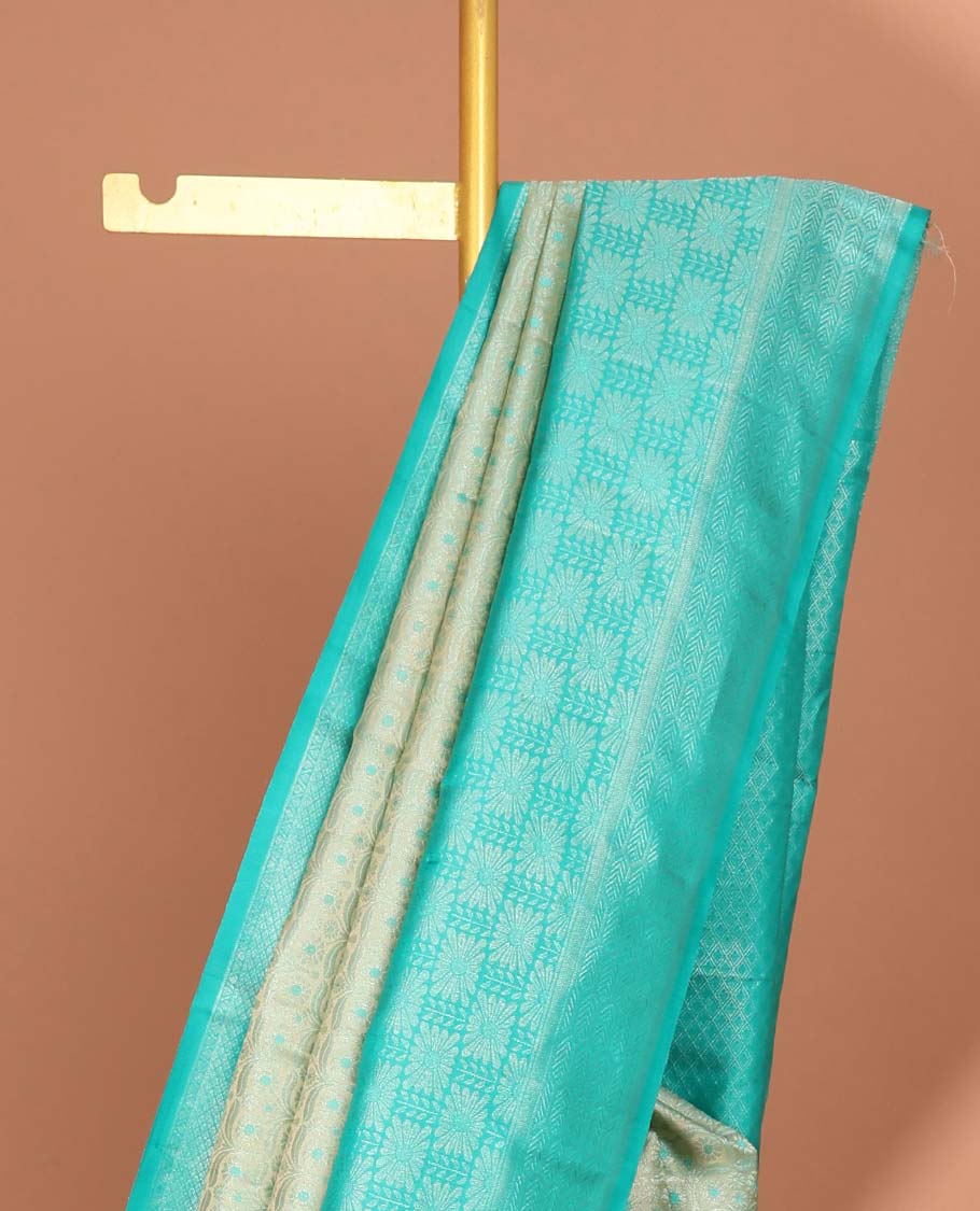 Green checked kancheepuram silk saree with contrast zari design border & pallu od argyle pattern