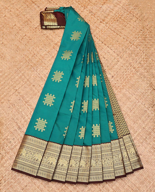 Green Budget Silk Saree, Majestically Detailed with Kolam Buttas, Complemented by a Contrast Traditional Border, Grand Jaal Pallu, and a Contrast Blouse