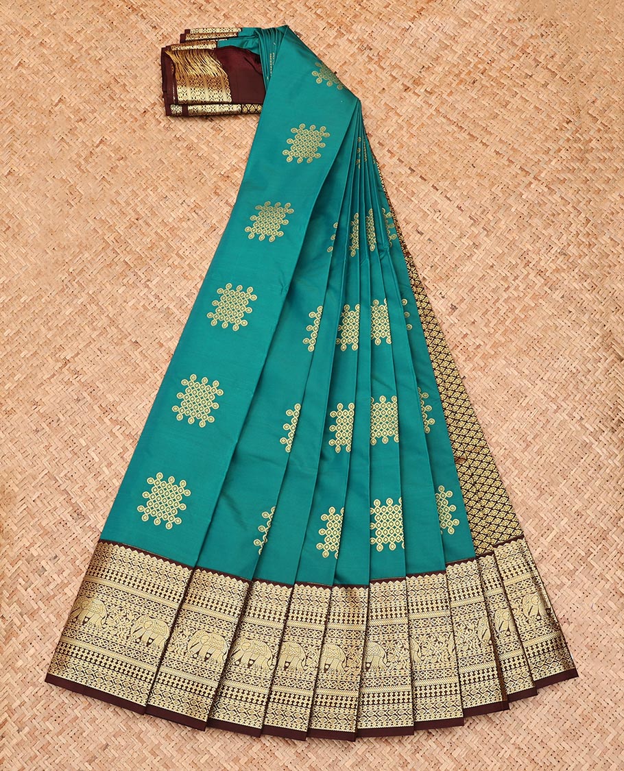 Green Budget Silk Saree, Majestically Detailed with Kolam Buttas, Complemented by a Contrast Traditional Border, Grand Jaal Pallu, and a Contrast Blouse