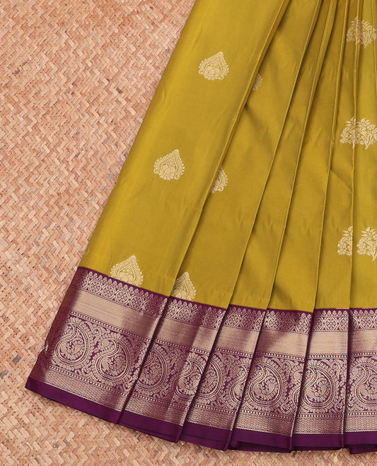 Green Budget Silk Saree, Dazzled with Zari Buttas, Complemented by a Contrast Traditional Zari Border, Grand Pallu, and a Contrast Blouse
