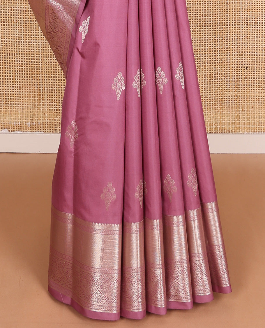 Onion pink zari buttas Vasundhara silk mix, zari border of thilakam mokku, kuyil kann, diamond, and jaal designs, and neli pallu