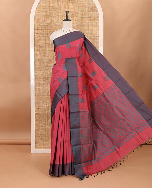 Pink butta silk cotton , contrast bawanchi border & thread weaving rich pallu with tussels