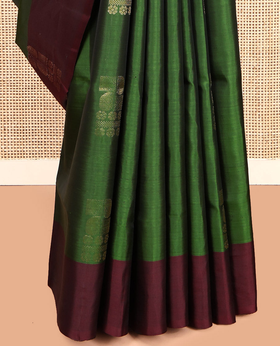 Green Mayuri Lite Silk Mix Saree, Ornamented with Zari Buttas, Complemented by a Contrast Zari Border, Pallu of Geometric Designs, and a Contrast Blouse