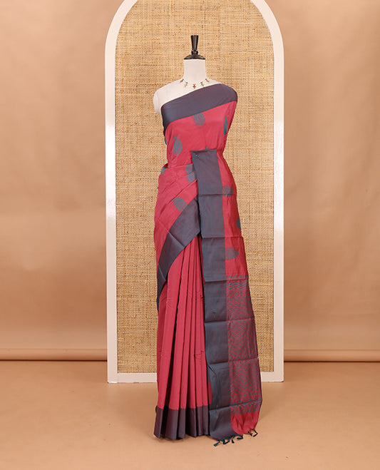 Pink butta silk cotton , contrast bawanchi border & thread weaving rich pallu with tussels
