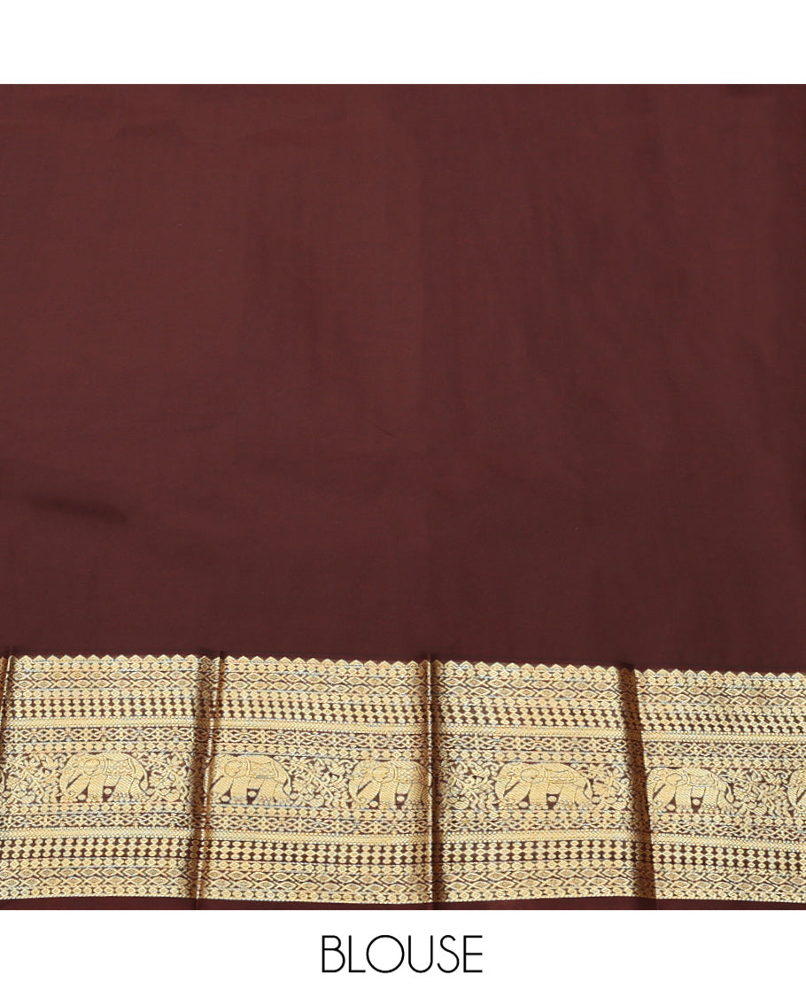 Green Budget Silk Saree, Majestically Detailed with Kolam Buttas, Complemented by a Contrast Traditional Border, Grand Jaal Pallu, and a Contrast Blouse