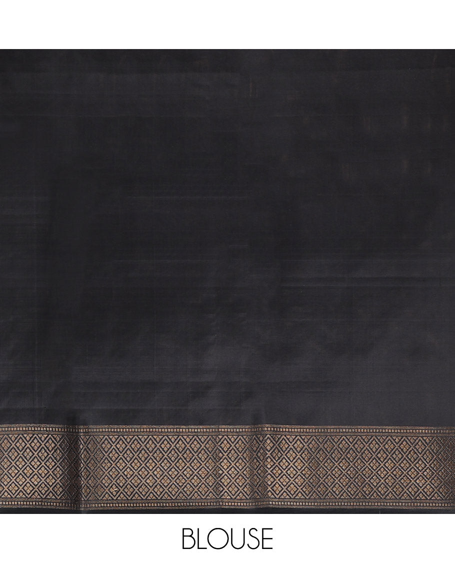Borderless White Mayuri Soft Silk Saree, Detailed with Ogee and Temple Designs, Complemented by Contrast Pallu of Floral Jaal Design, and Contrast Blouse
