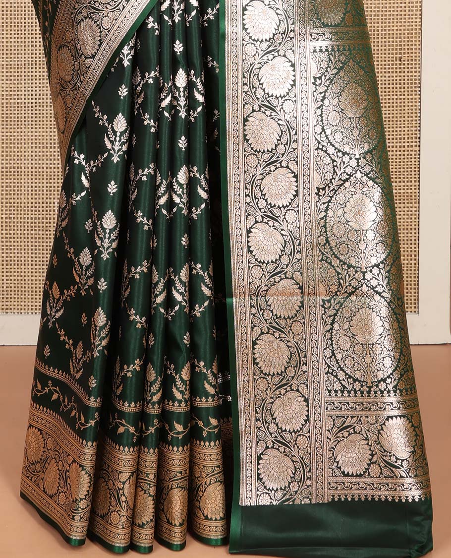 Green Semi-Banaras Saree, Beautifully Bedecked with Jaal Jacquard on Its Body, Highlighted by a Floral Creeper Design Border, Intricately Designed Pallu, and Paired with a Matching Blouse