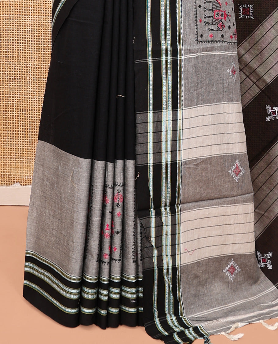 Black Plain Narayanpet Cotton Saree, Complemented by a Contrast Ganga-Jamuna Thread Border, Pallu of Stripes and Buttas, and a Matching Blouse