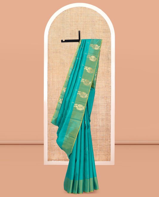 Blue Kanchipuram Silk Saree, Graced with Zari Buttas, Contrast Mayil Border, Floral Design Woven Pallu, and a Contrast Blouse