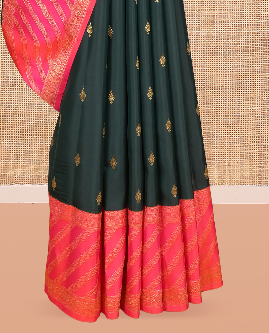 Green Kanchipuram Silk Saree, Woven with Zari Buttas, a Contrast Korvai Border of Thilakam Mokku, Kamalam, Greek Key, and Cross Kamalam Designs, Grand Pallu, and a Contrast Blouse