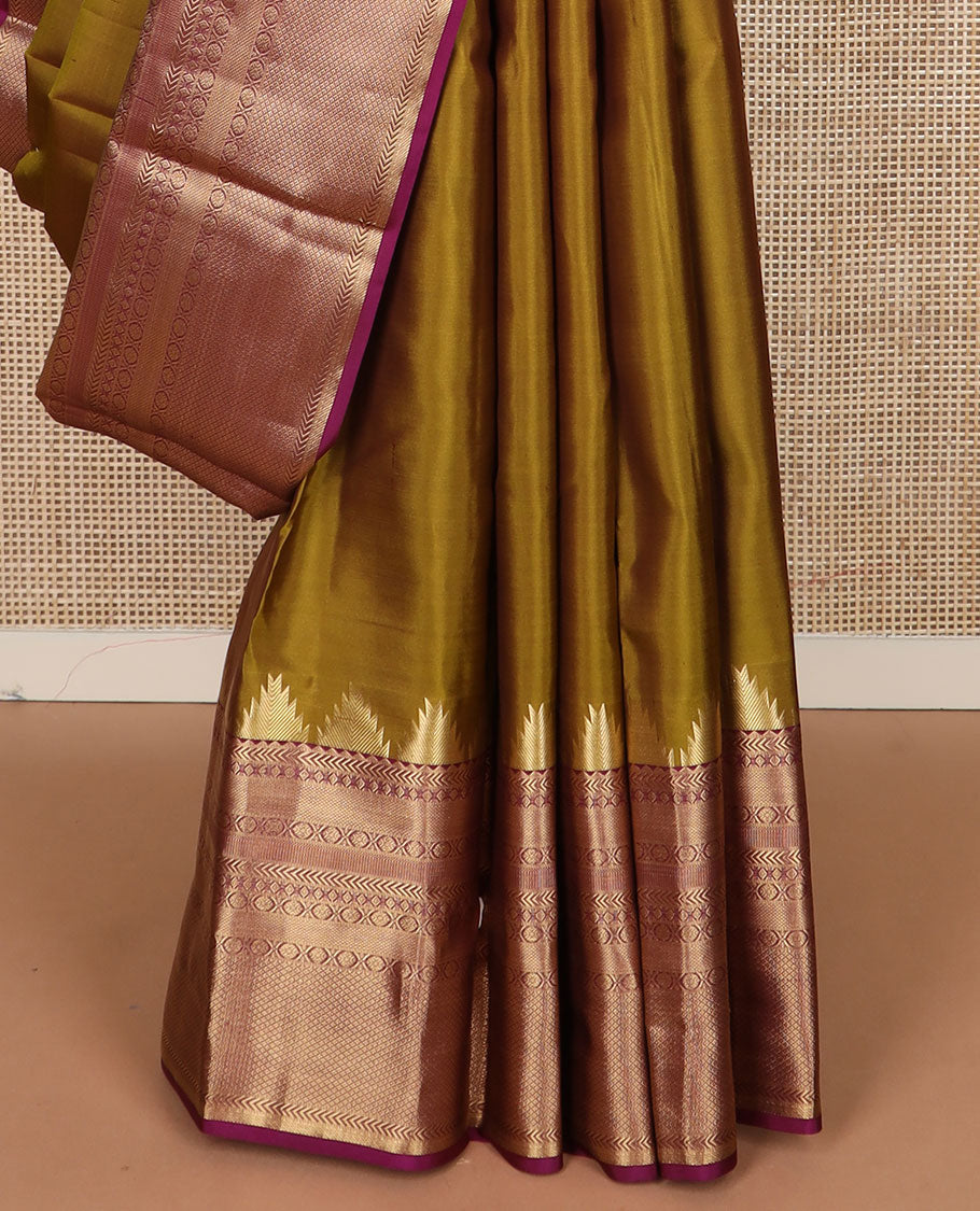 Mehendi green plain Kanchipuram silk saree, contrast border of thazampoo rekku, kathir, kamalam, diamond & mayil kann & jaal pallu