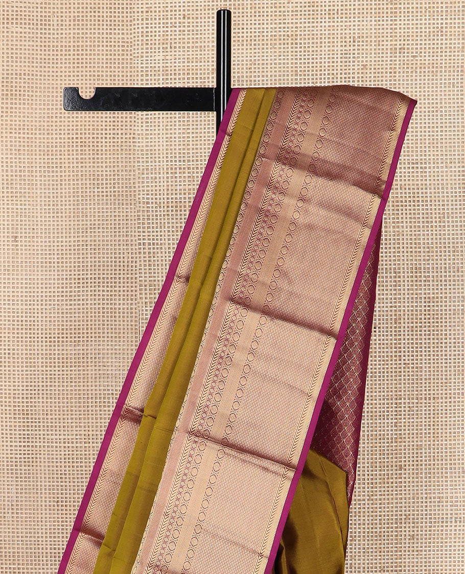 Mehendi green plain Kanchipuram silk saree, contrast border of thazampoo rekku, kathir, kamalam, diamond & mayil kann & jaal pallu