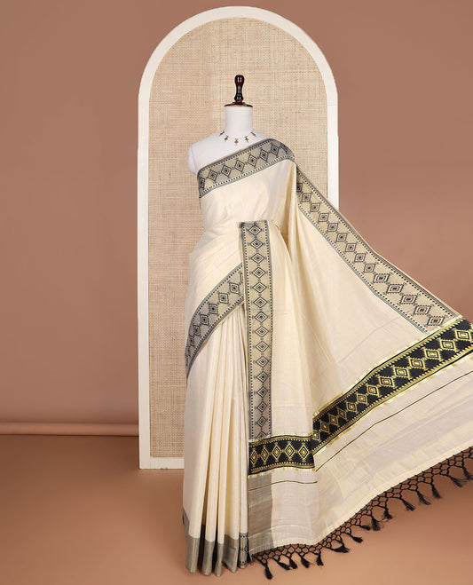 Cream plain design Kerala saree, contrast diamond patterned border, and diamond patterned pallu