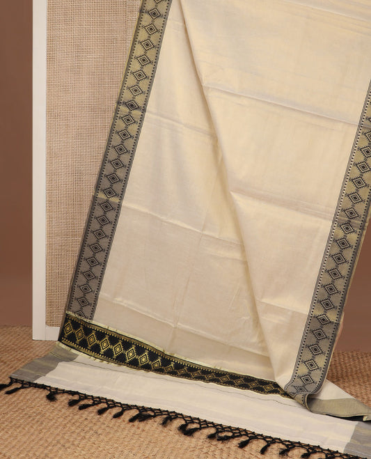 Cream plain design Kerala saree, contrast diamond patterned border, and diamond patterned pallu