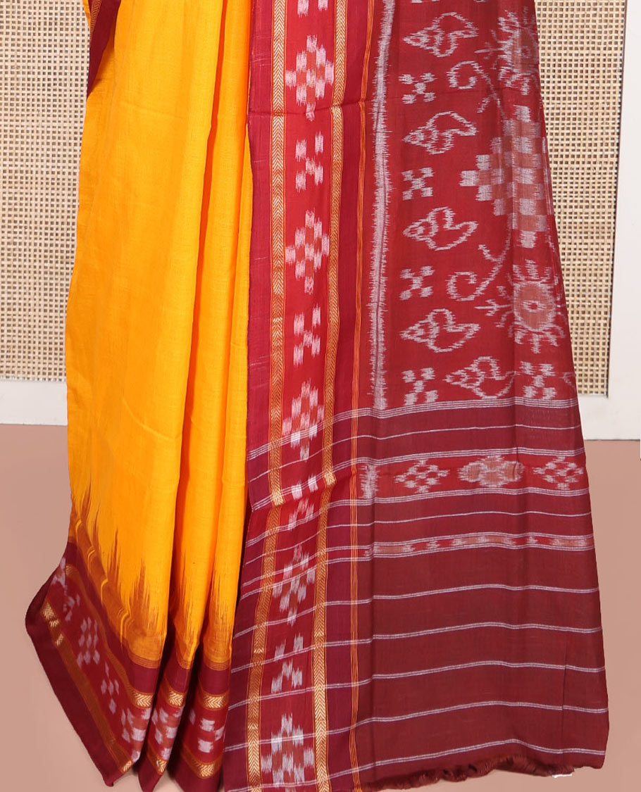Yellow Plain Odisha Cotton Saree, Complemented by a Contrast Temple Border of Pasapalli Weaves, Pallu Features Intricate Patterns, and Paired with a Matching Blouse