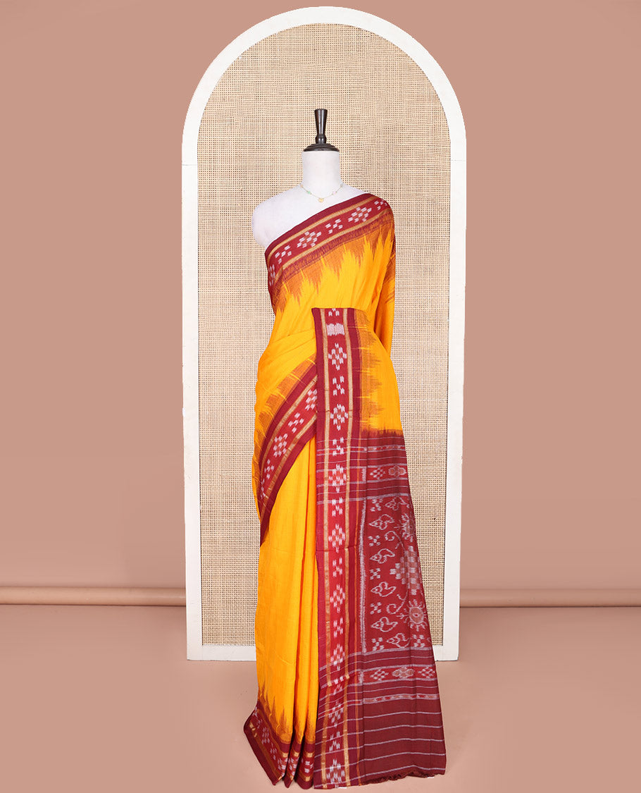 Yellow Plain Odisha Cotton Saree, Complemented by a Contrast Temple Border of Pasapalli Weaves, Pallu Features Intricate Patterns, and Paired with a Matching Blouse