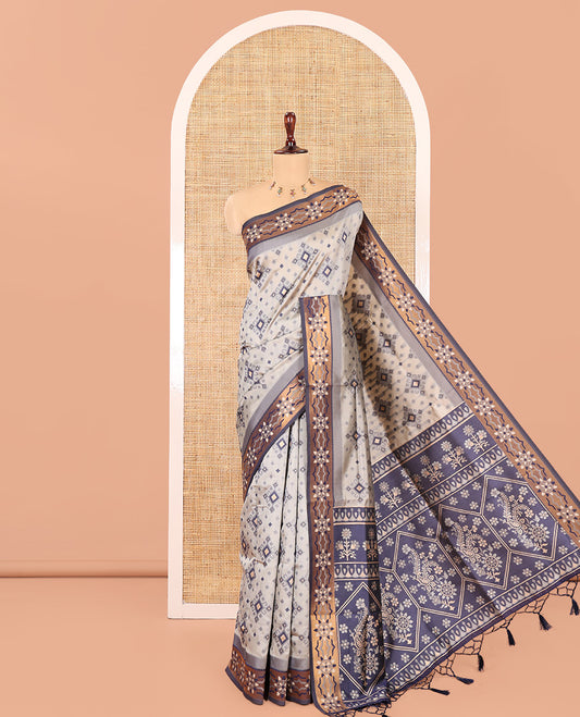 Grey Elite Soft Silk Saree, Adorned with Pochampally-Style Ikat Thread Weave, Contrast Chakra Border, Floral Pallu, and a Contrast Blouse