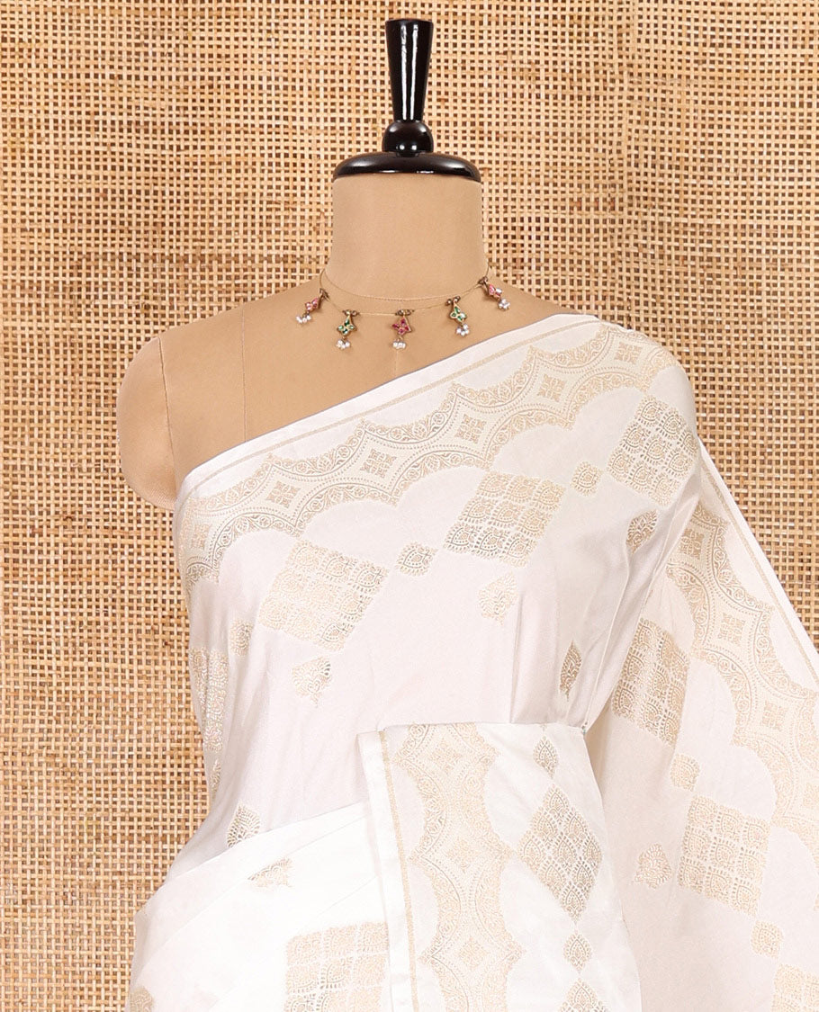 Borderless white zari buttas and diamond buttas mushru silk saree, intricately designed pallu, and a matching blouse