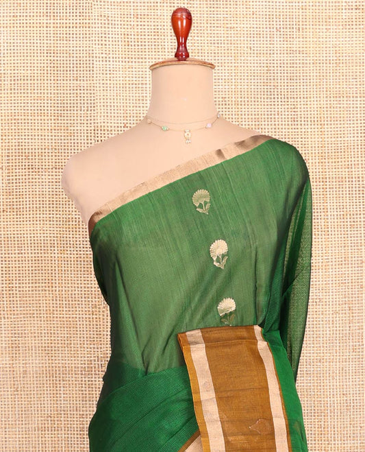 Green Silk Cotton Saree, Spotlighted with Floral Zari Buttas All Over Its Body, Complemented by a Contrast Zari Design Border, Pallu Features Floral and Paisley Designs, and Paired with a Contrast Blouse