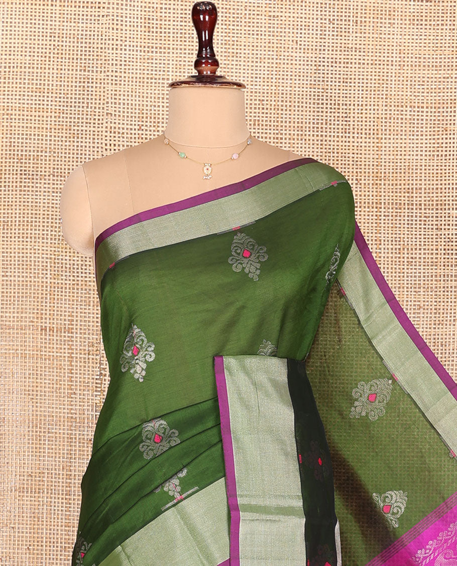 Green Kuppadam Cotton Saree, Detailed with Meena Buttas All Over Its Body, Complemented by a Contrast Border, Contrast Pallu of Ogee Patterns, and Paired with a Contrast Blouse