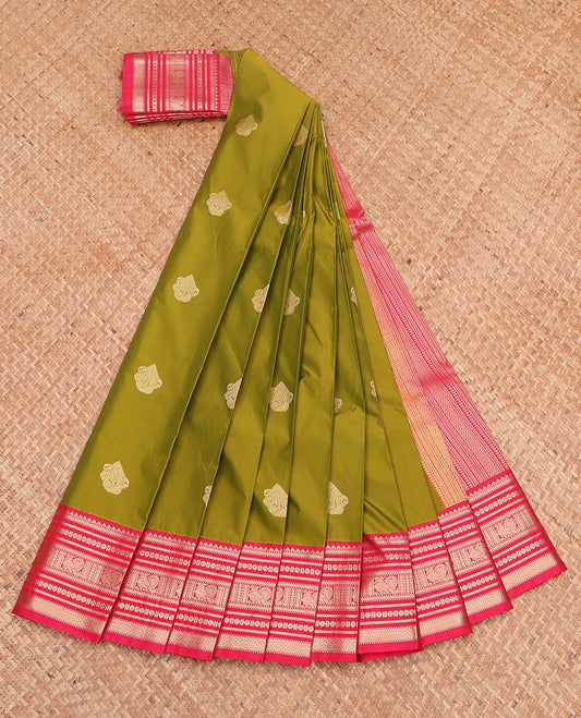 Green Budget Silk Saree, Accentuated with Zari Buttas, Complemented by a Contrast Traditional Zari Border, Grand Pallu, and a Contrast Blouse
