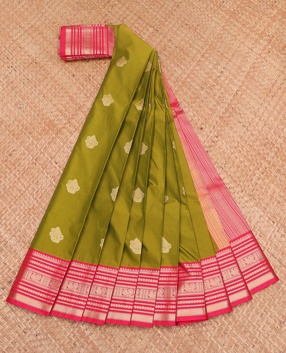 Green Budget Silk Saree, Accentuated with Zari Buttas, Complemented by a Contrast Traditional Zari Border, Grand Pallu, and a Contrast Blouse